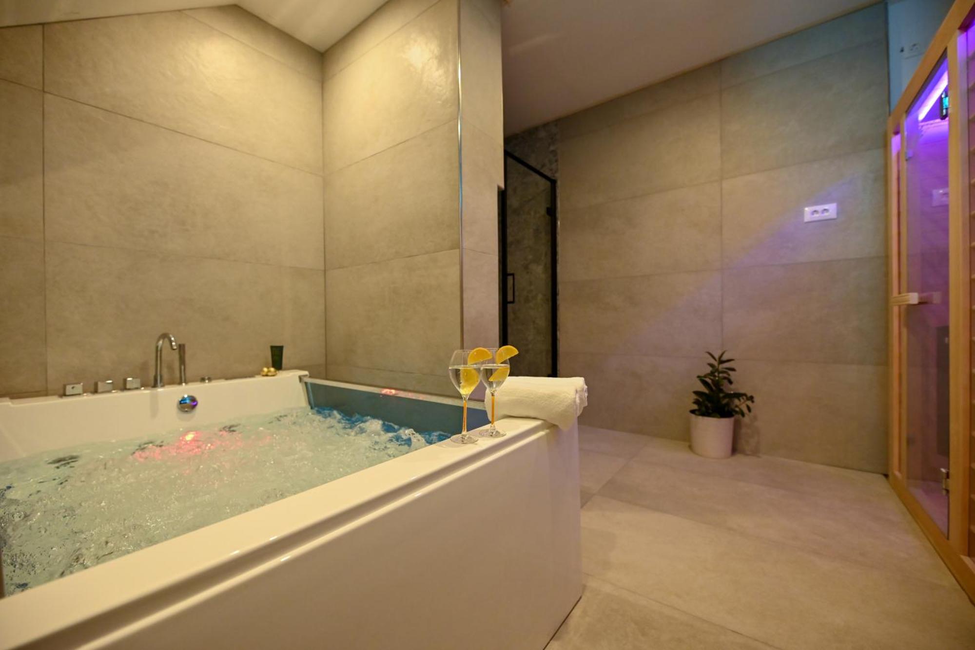 Luxury Apartment With Garden Jacuzzi And Wellness Trogir Luaran gambar