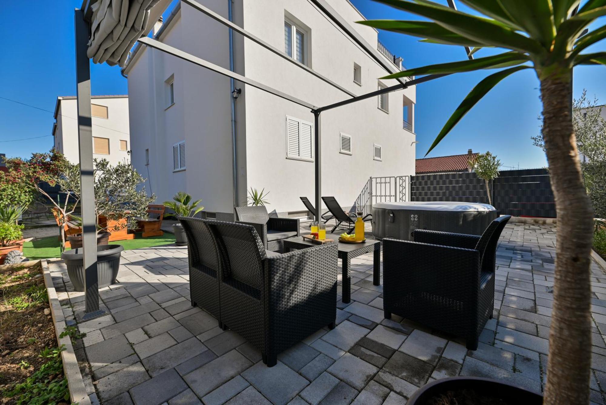 Luxury Apartment With Garden Jacuzzi And Wellness Trogir Luaran gambar