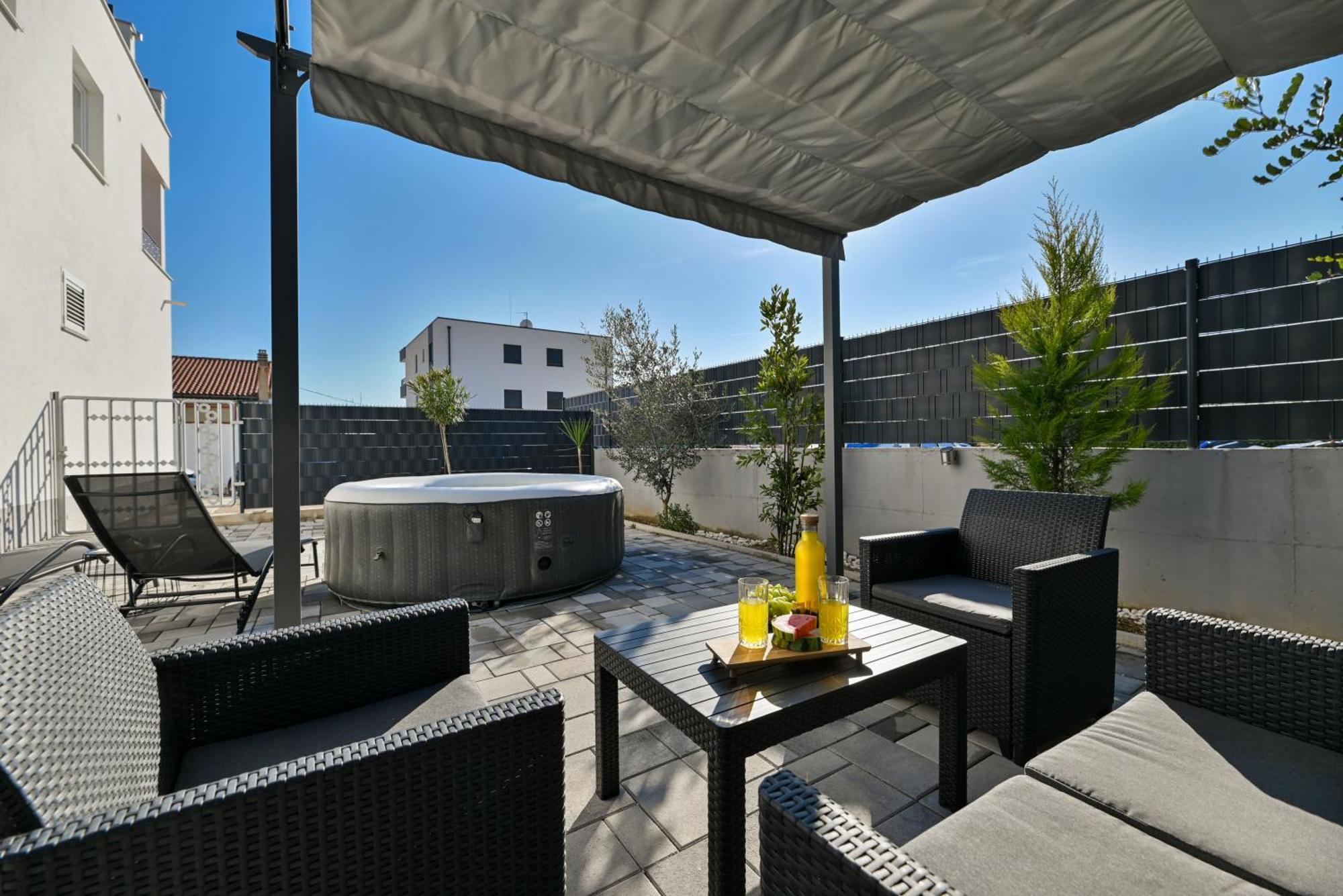 Luxury Apartment With Garden Jacuzzi And Wellness Trogir Luaran gambar