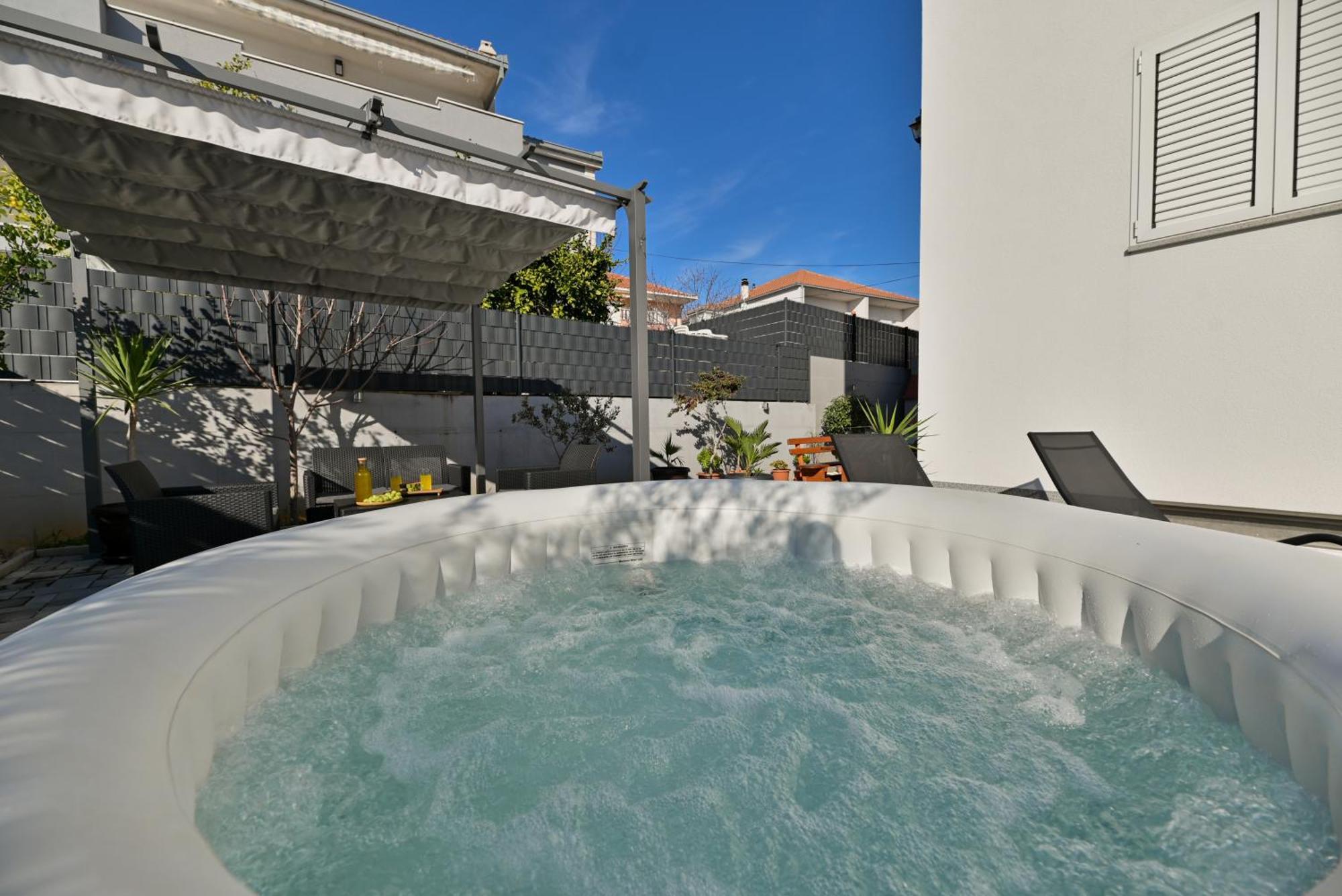 Luxury Apartment With Garden Jacuzzi And Wellness Trogir Luaran gambar