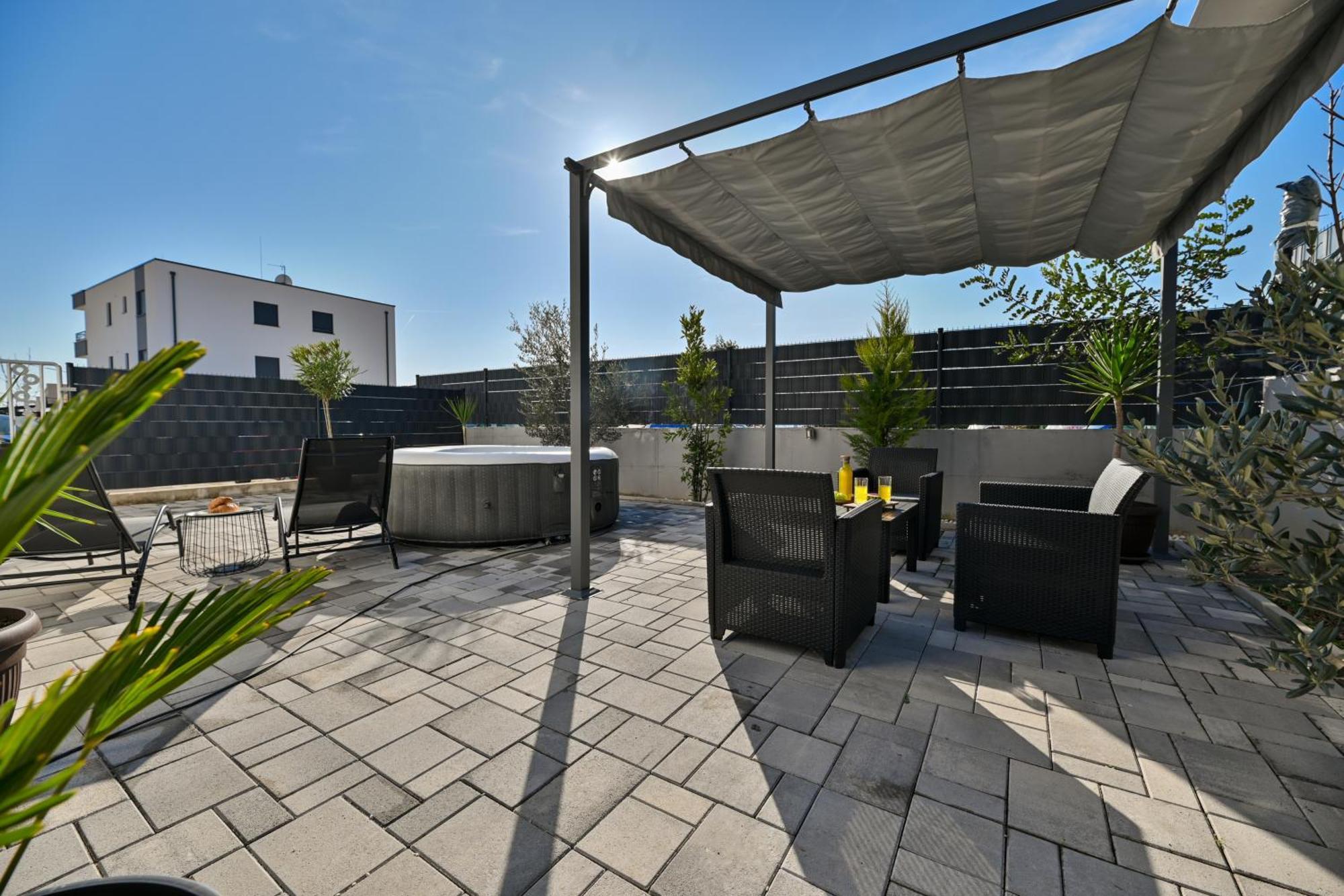Luxury Apartment With Garden Jacuzzi And Wellness Trogir Luaran gambar