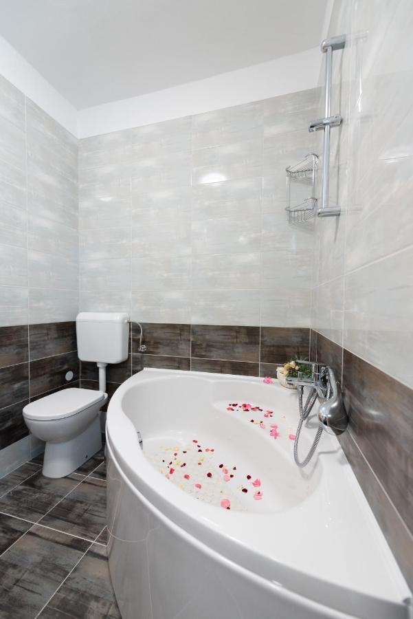Luxury Apartment With Garden Jacuzzi And Wellness Trogir Luaran gambar